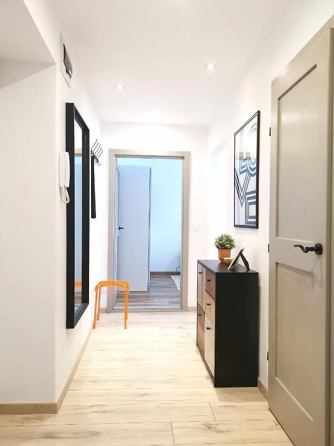 Room Bueno エゲル アパート